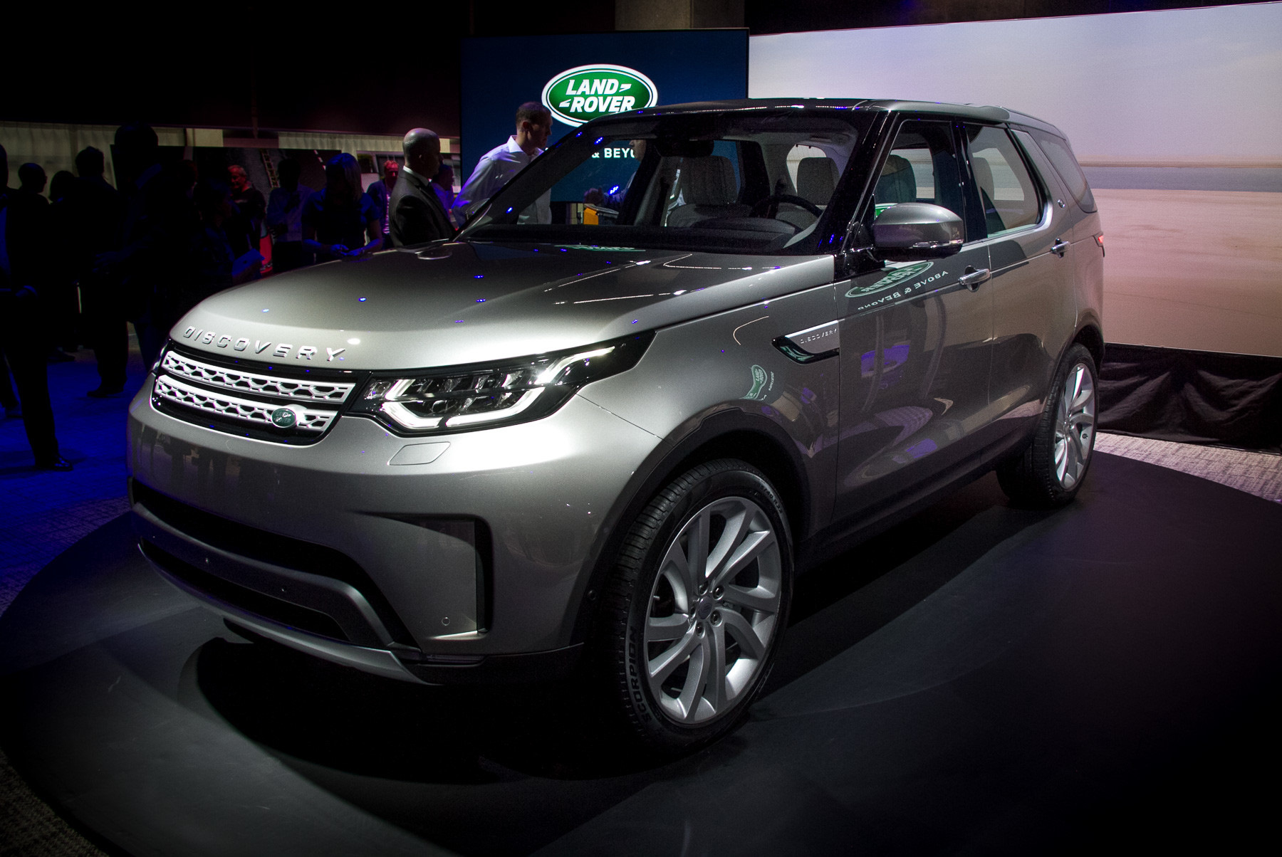 Дискавери поколения. Land Rover Discovery 2017. Ленд Ровер 5 поколения. Новый ленд Ровер Дискавери 6. Land Rover Discovery 5.