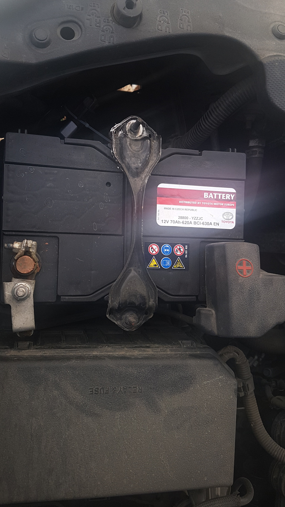 Поменял аккумулятор — Toyota Land Cruiser Prado 150-series, 2,7 л, 2014 ...