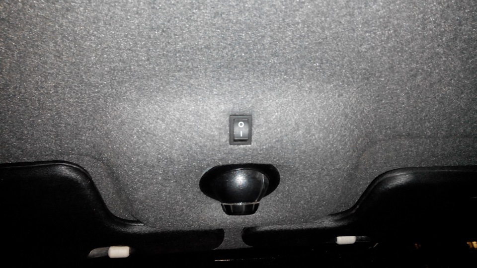 Видеорегистратор через плафон индивидуального освещения — Lada 2114, 1 ...