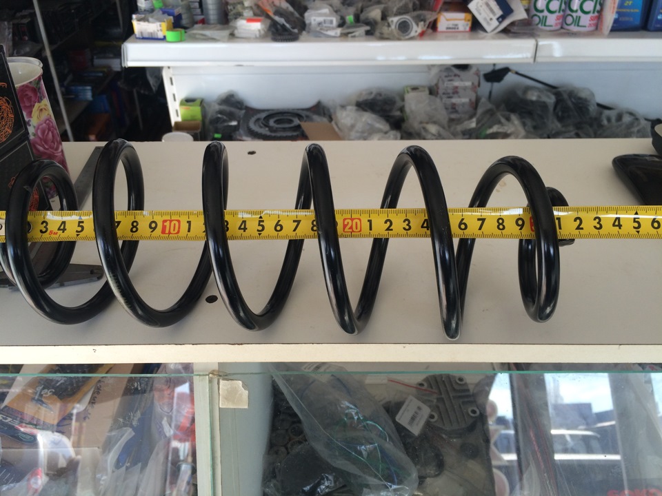 Длинна новой пружины 32 см Оригинальная пружина 36см — Volkswagen Polo Sedan