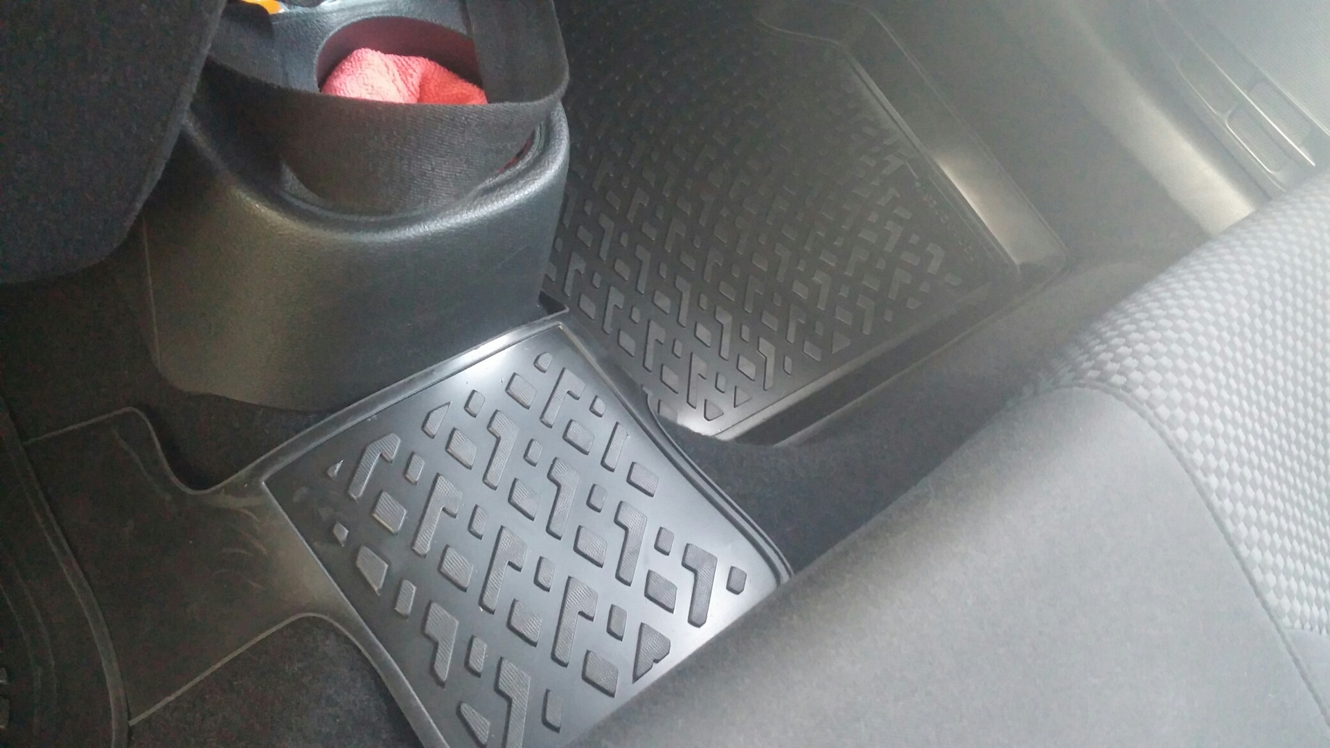 Полиуретановые ковры в салон. — Volkswagen Jetta VI, 1,6 л, 2013 года ...