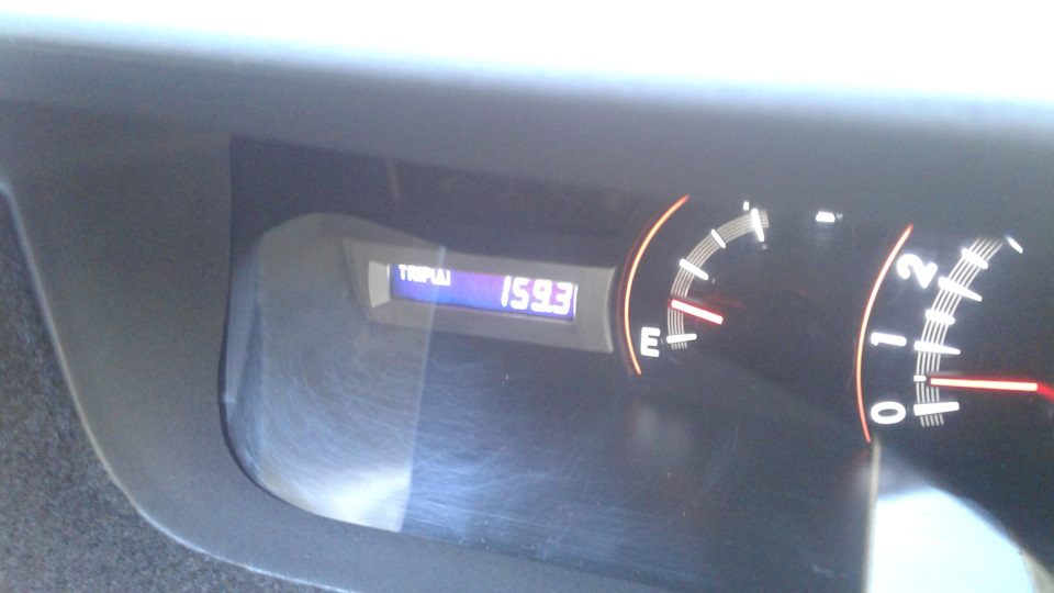 Расход как на Приусе — Toyota Voxy (2G), 2 л, 2010 года | наблюдение ...