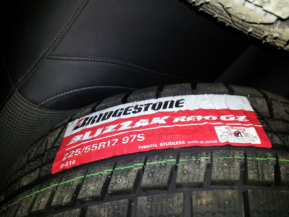 Резина bridgestone r17. Bridgestone Blizzak Revo GZ 225/55 r17 97s. Bridgestone Blizzak Revo GZ 225/50 r17. Bridgestone Blizzak Revo GZ 225/55r17. 225 55 17 Bridgestone Revo GZ.