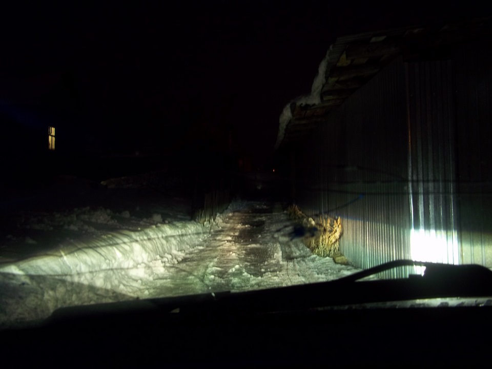 вид с места водителя. ближний вкл. корректор в -0- стекло в трещинах, тоже скоро дождется своего часа. — Renault Symbol