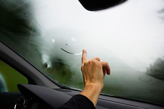 Как убрать запотевание стекол в автомобиле