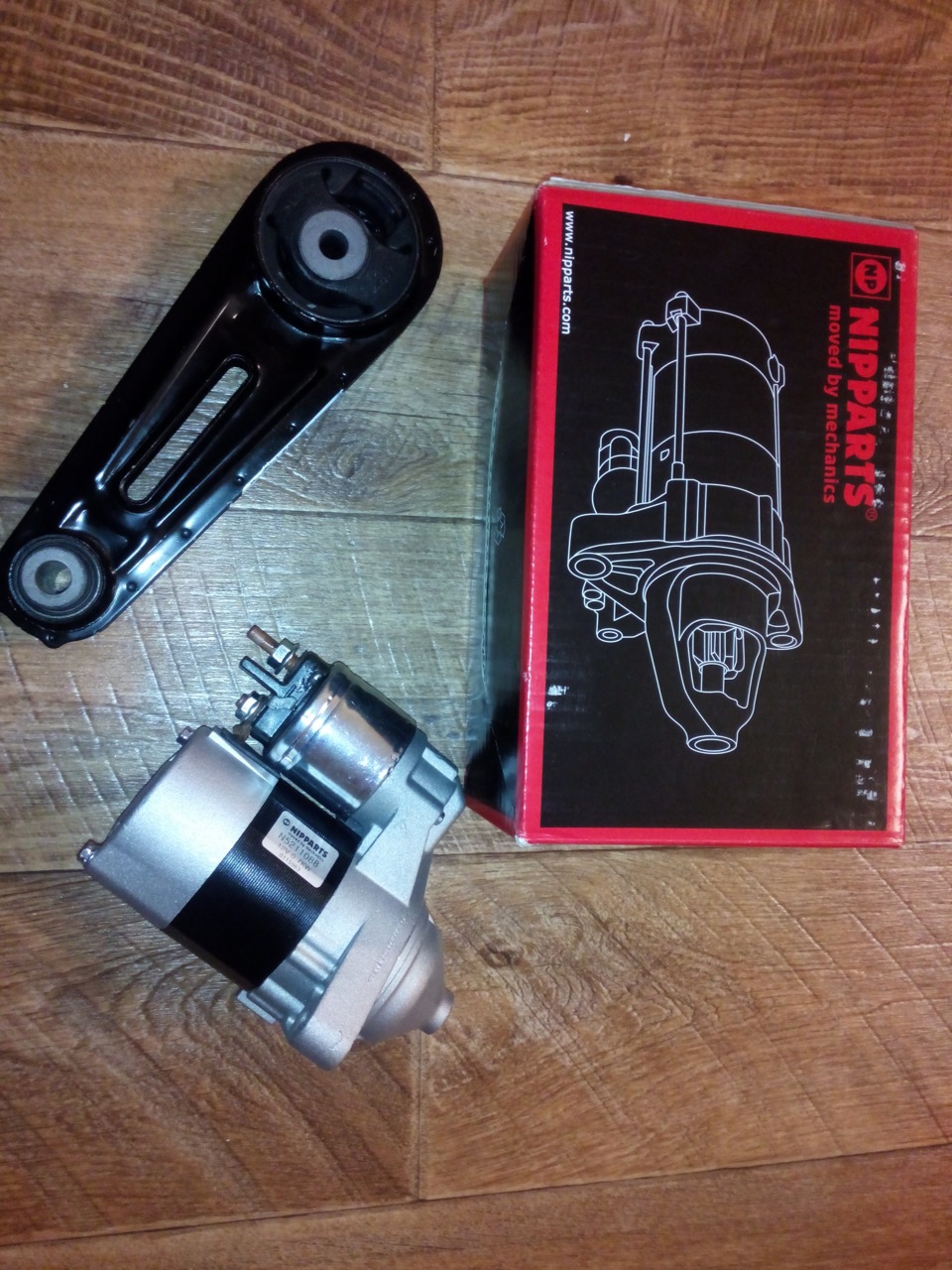 Замена стартера и нижней опоры двигателя. — Nissan Micra (K12), 1,2 л ...