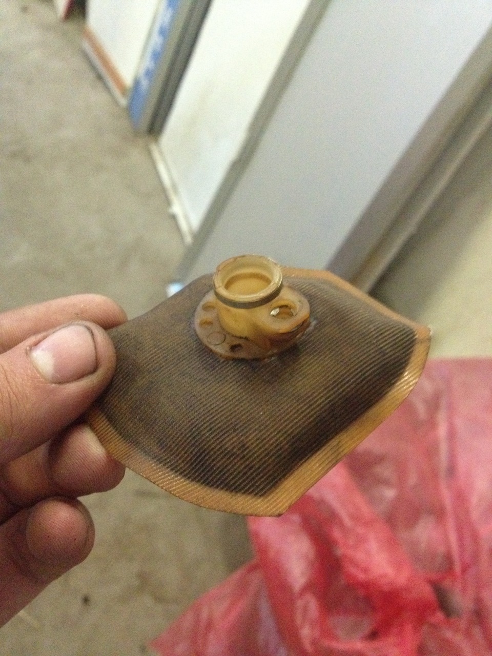 Вот такая она сеточка бензонасоса — KIA Spectra, 1,6 л, 2006 года ...