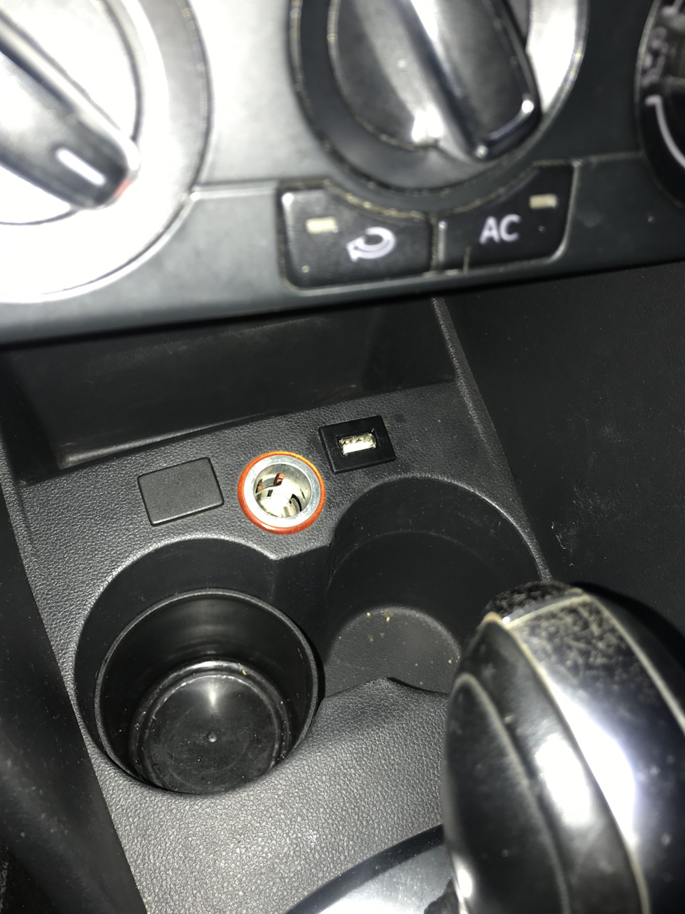 USB вместо заглушки — Volkswagen Polo Sedan, 1,6 л, 2012 года ...