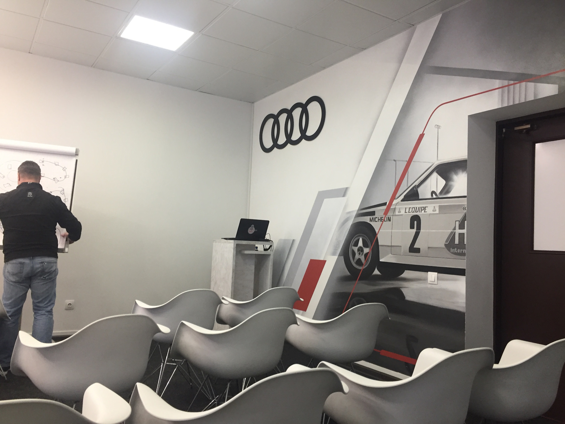 Vasin driving school. Школа водительского мастерства Audi quattro. Vasin Driving School сертификат. Vasin Driving School инструкторы.