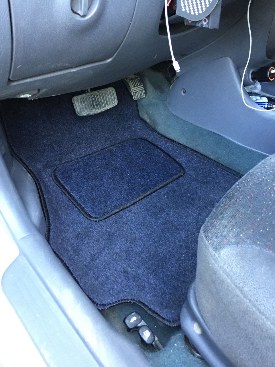Ковры Боратекс — Hyundai Accent (2G), 1,5 л, 2007 года | стайлинг | DRIVE2