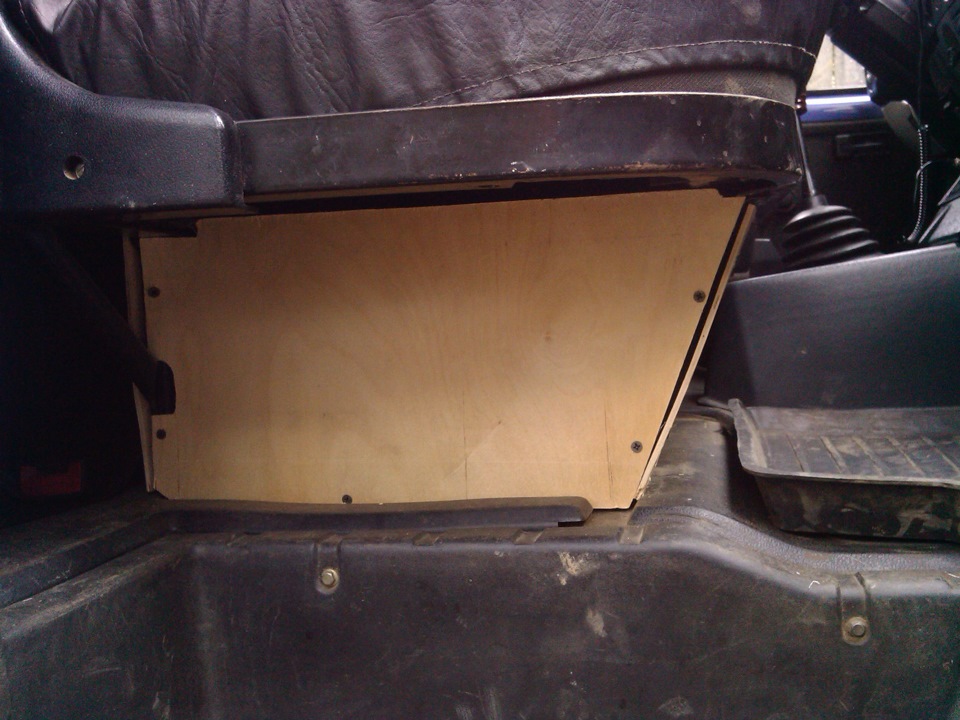 Маленький ящичек под пассажирское сидение. — ГАЗ Газель, 2,4 л, 2006 ...