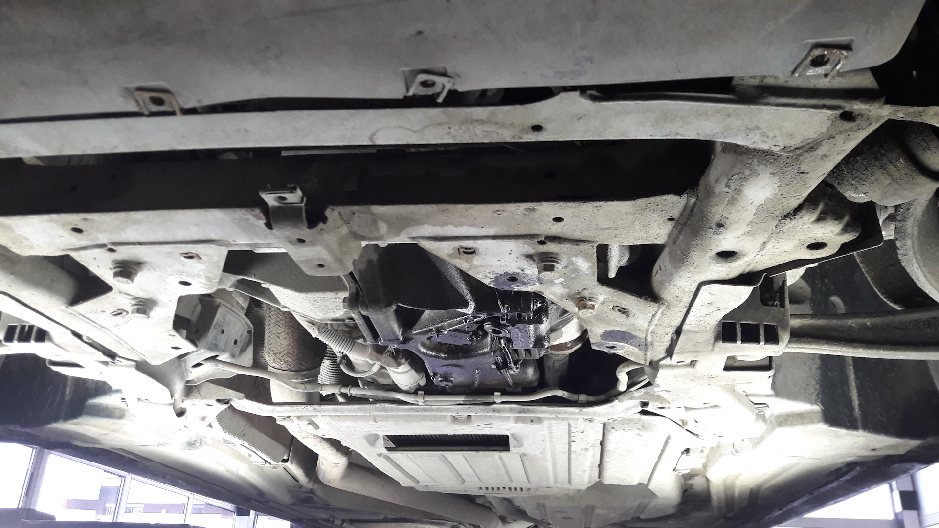 Замена корпуса маслянного фильтра — BMW X6 (E71/E72), 3 л, 2011 года ...