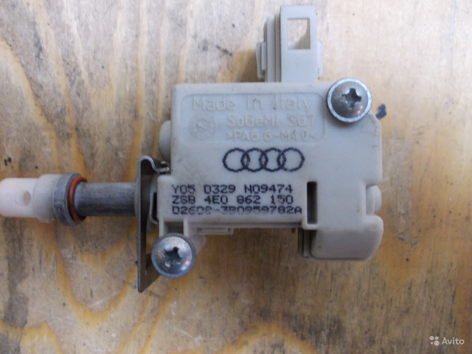 Не открывается крышка бензобака — Audi A8 (D3), 4,2 л, 2003 года ...