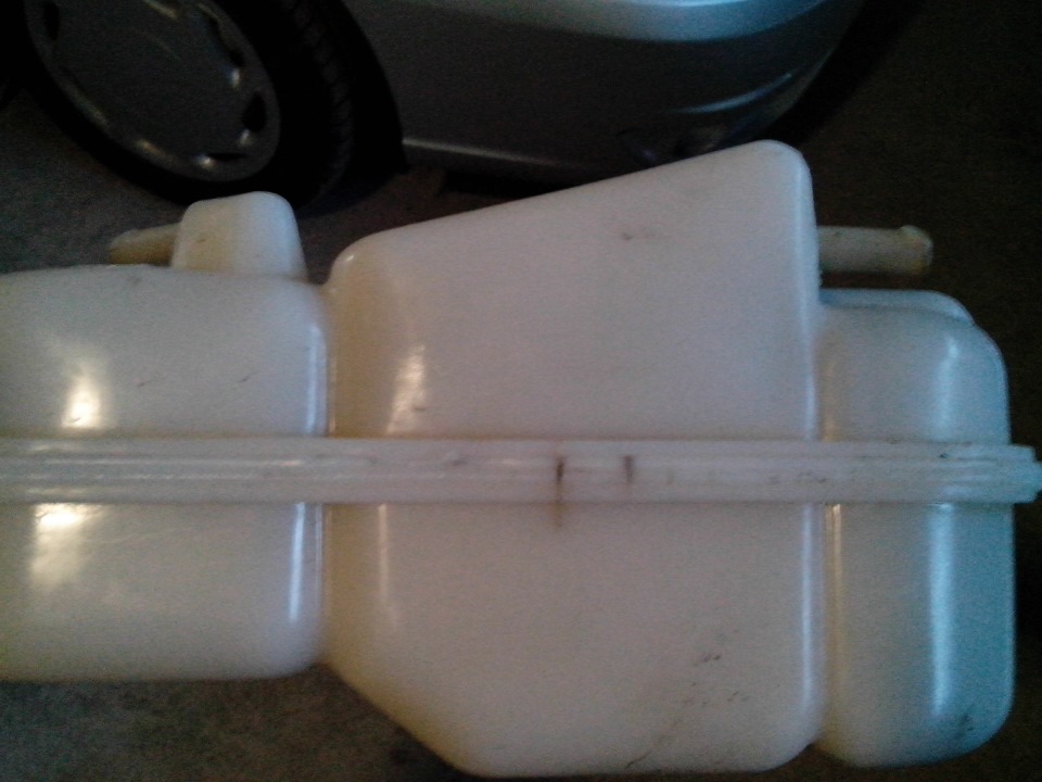 треснул расширительный бачок — Daewoo Nexia (N150), 1,6 л, 2012 года ...