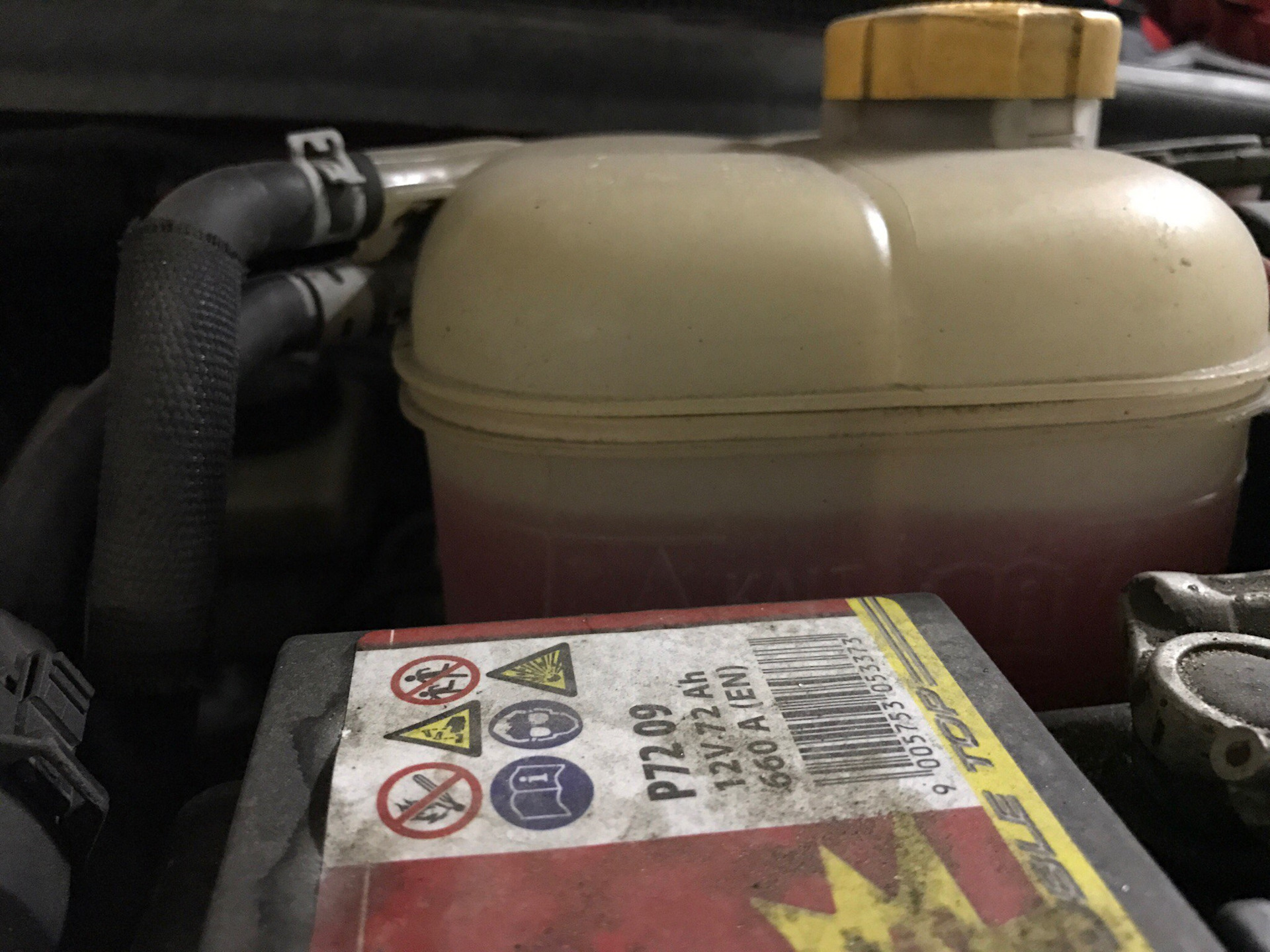 Coolant Level Opel. Coolant Level е211. Coolant Level check Opel Astra. Mercedes Coolant Level.