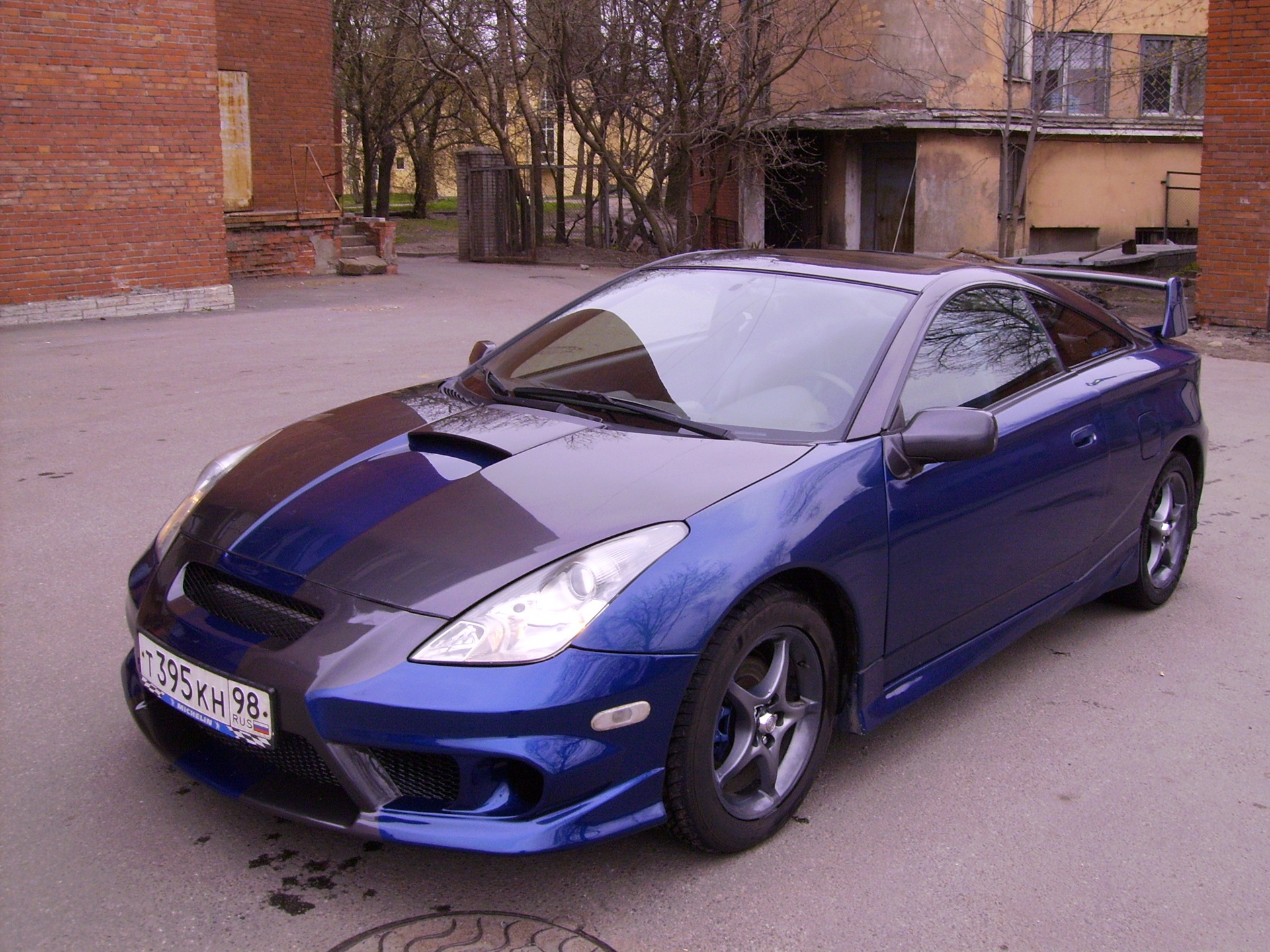 Toyota Celica 2000 фиолетовая