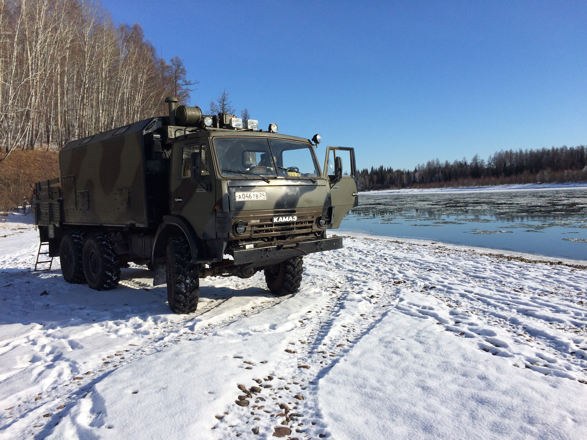 Камаз 4310 кунг. Камаз 4310 охотник. камаз 4310 на бездорожье. камаз 4326 кунг охоты. камаз 4310 кунг для охоты и рыбалки.