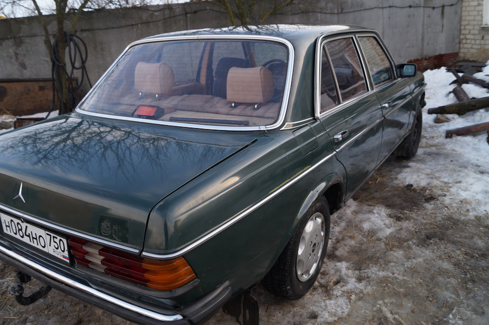 Очередной сюрприз. Задняя панель багажника. — Mercedes-Benz W123, 3 л ...