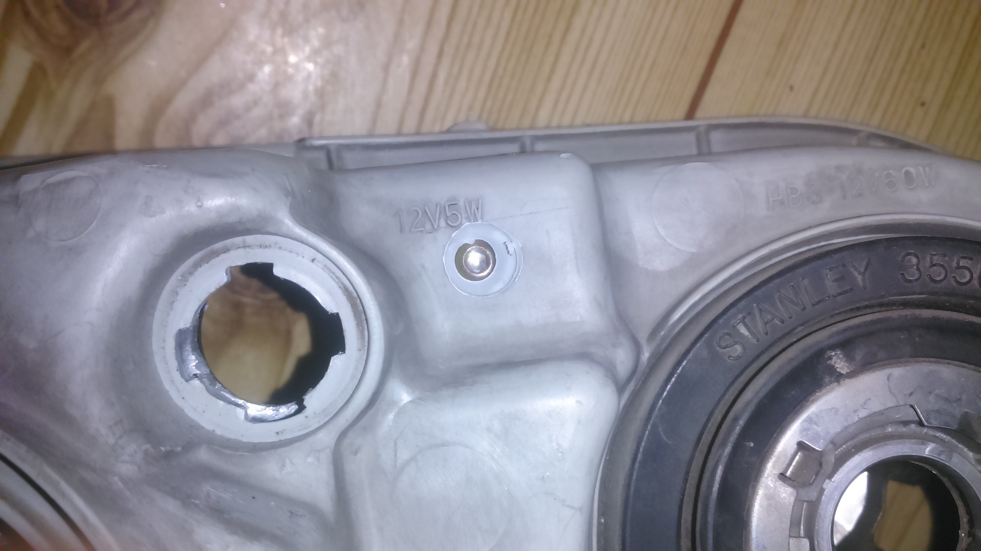 Замена отражателя фары — Toyota Cresta (100), 2,5 л., 1997 года ...