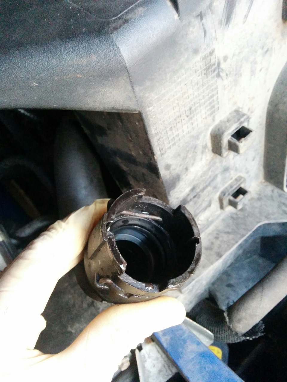 Нижний патрубок радиатора ST220 (1313479 (2S718274GE)) — Ford Mondeo III ST220. Запчасти на фото: ST220, 2S718274GE