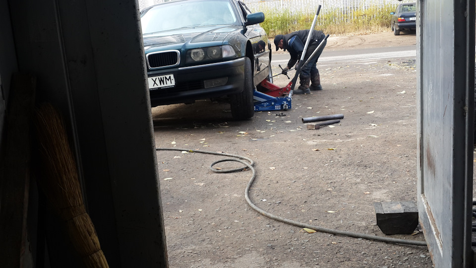 Фото в бортжурнале BMW 7 series (E38)