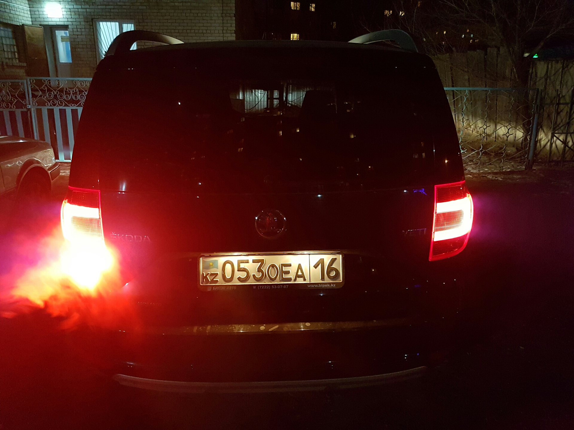 Фонари шкода йети. Skoda Yeti 2012 задние противотуманные фонари. Лампы заднего фонаря Шкода Йети. Задние противотуманные лампы в фонари на Шкода Йети 2014. Задние противотуманные фонари на Шкода Йети 2014.