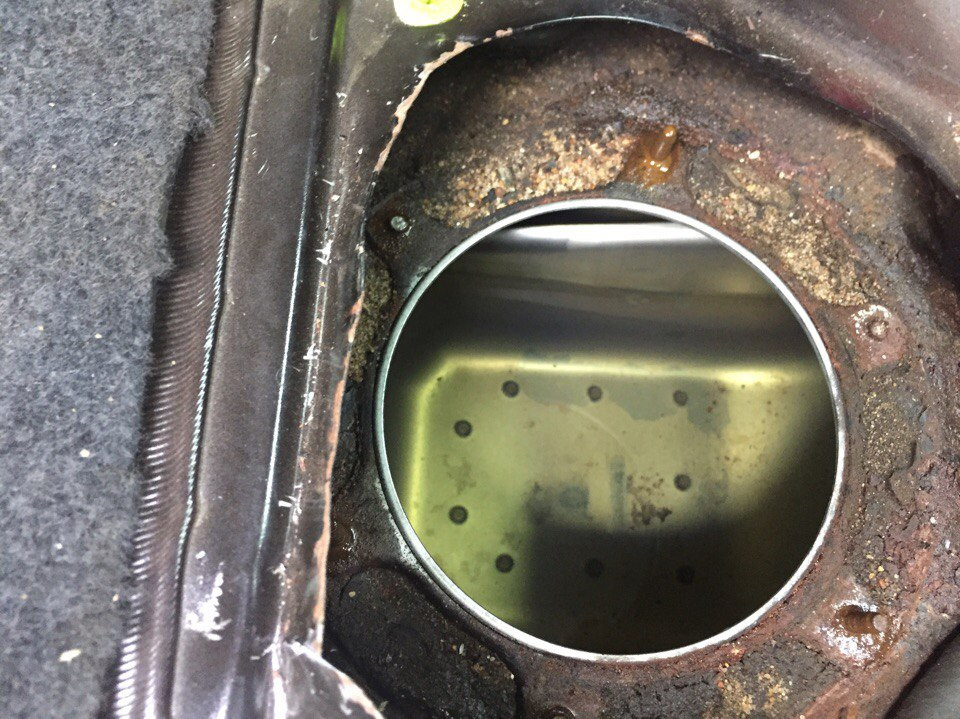 чем я занимался сегодня, снятие топливного насоса и чистка фильтра ...