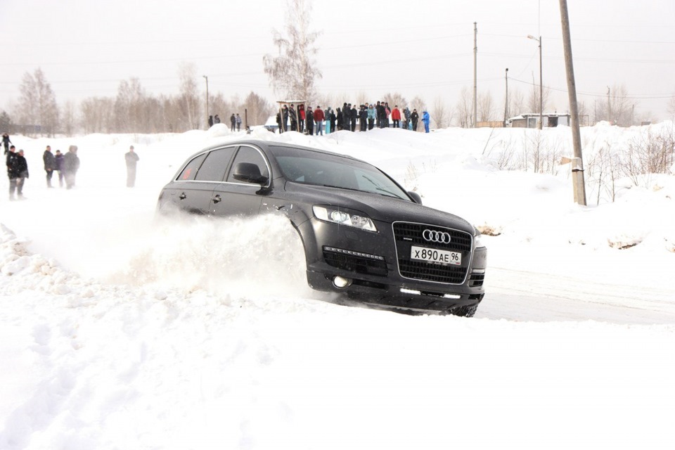Свердловский академический театр драмы официальный сайт. Набережная реки исеть от малышева до куйбышева. Ночной екб вид с высоцкого. Аи екб. Аи екб.