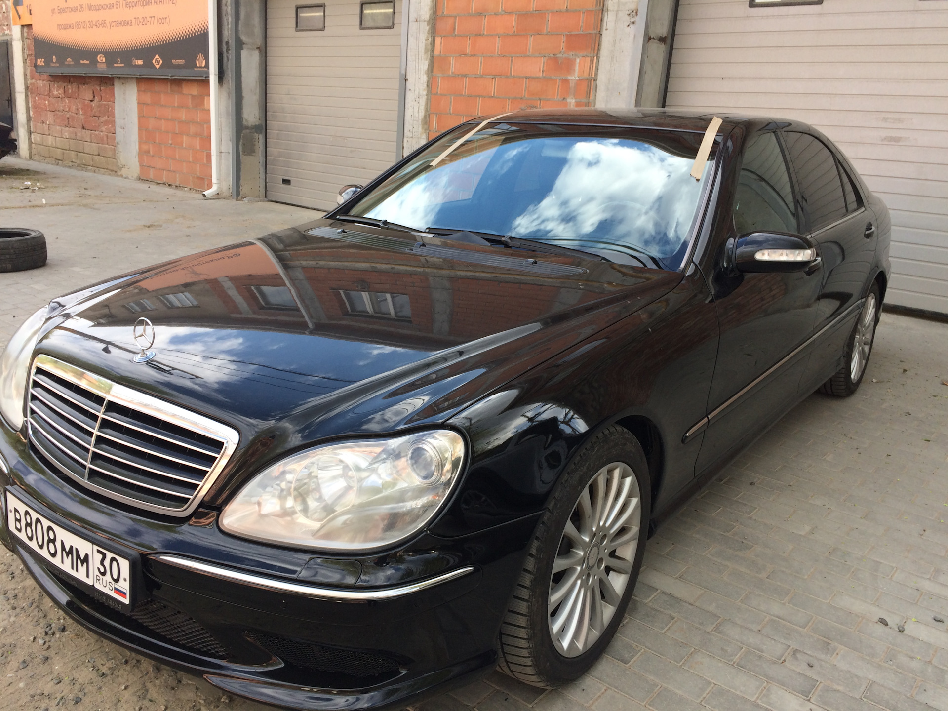 Замена лобового стекла. — Mercedes-Benz S-Class (W220), 5 л, 2005 года |  визит на сервис | DRIVE2