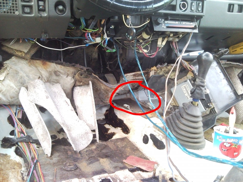 [вылечено] Обнаружена сырость под передними сиденьями — LADA 21093i, 1 ...