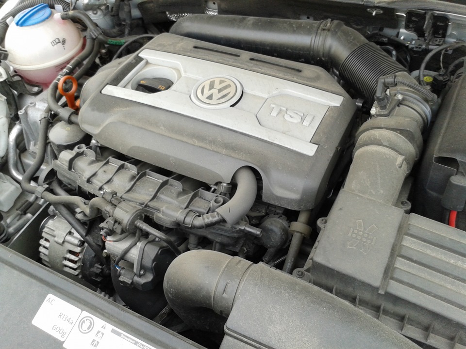Уплотнительная резинка под капот. — Volkswagen Passat B7, 1,8 л, 2011 ...