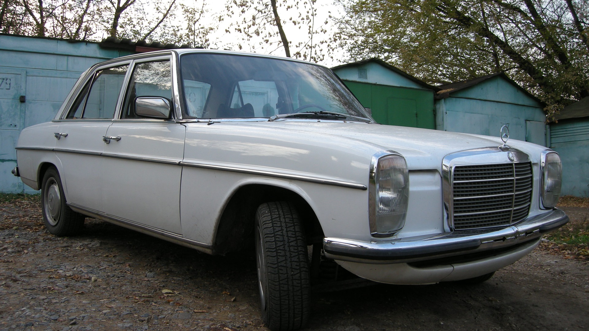 Mercedes-Benz W114 2.3 бензиновый 1975 | 230.6 на DRIVE2