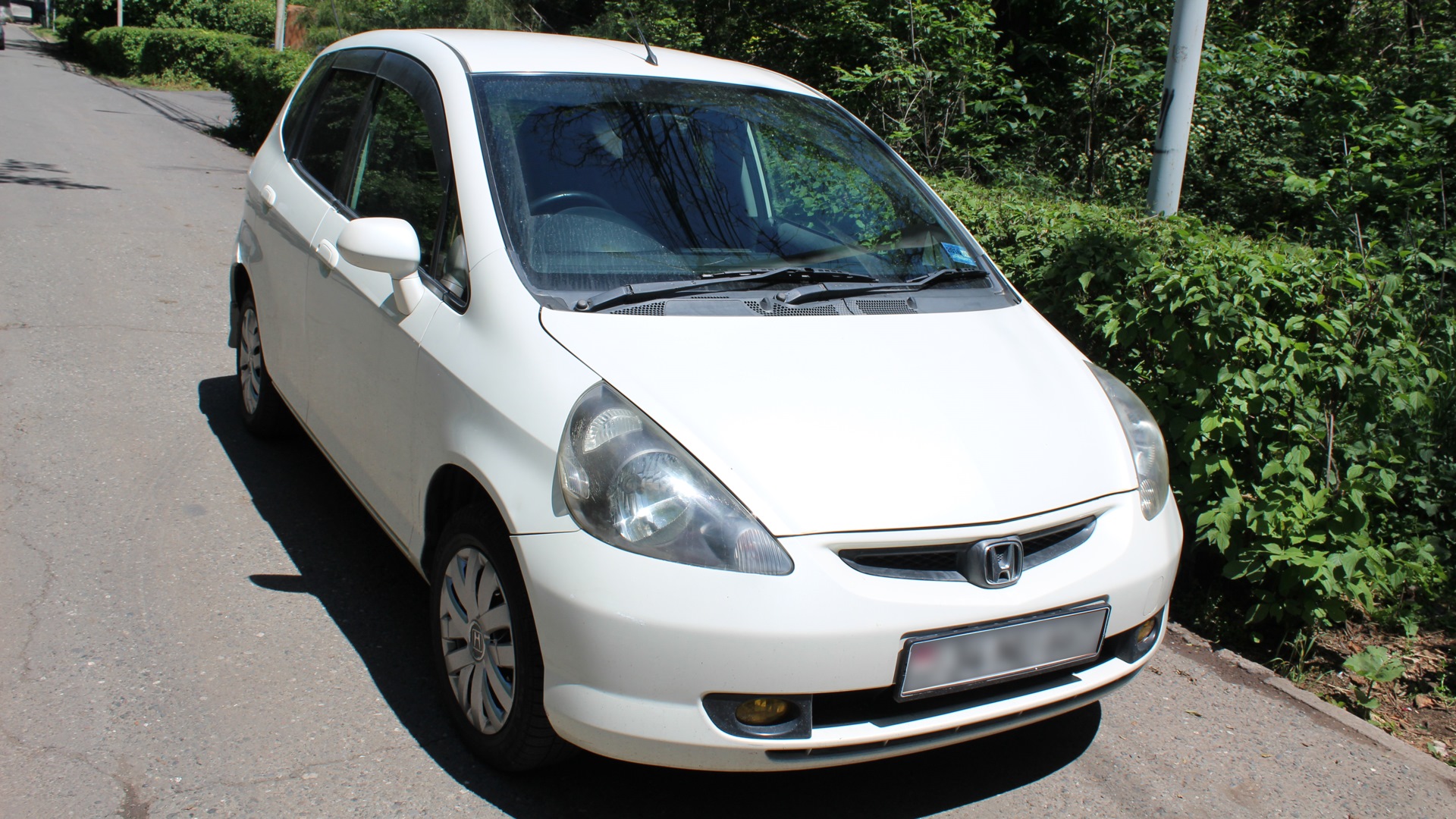 Honda Fit (1G) 1.3 бензиновый 2003 | белый жемчуг на DRIVE2