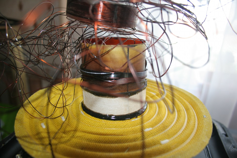 Почему катушка разматывается. Удлинитель на катушке сломанный. Перемотка двухкатушечного сабвуфера. Кабельная катушка для намотки procab cdm132 240х309х214 мм. Катушка для болонской удочки 5 метров.