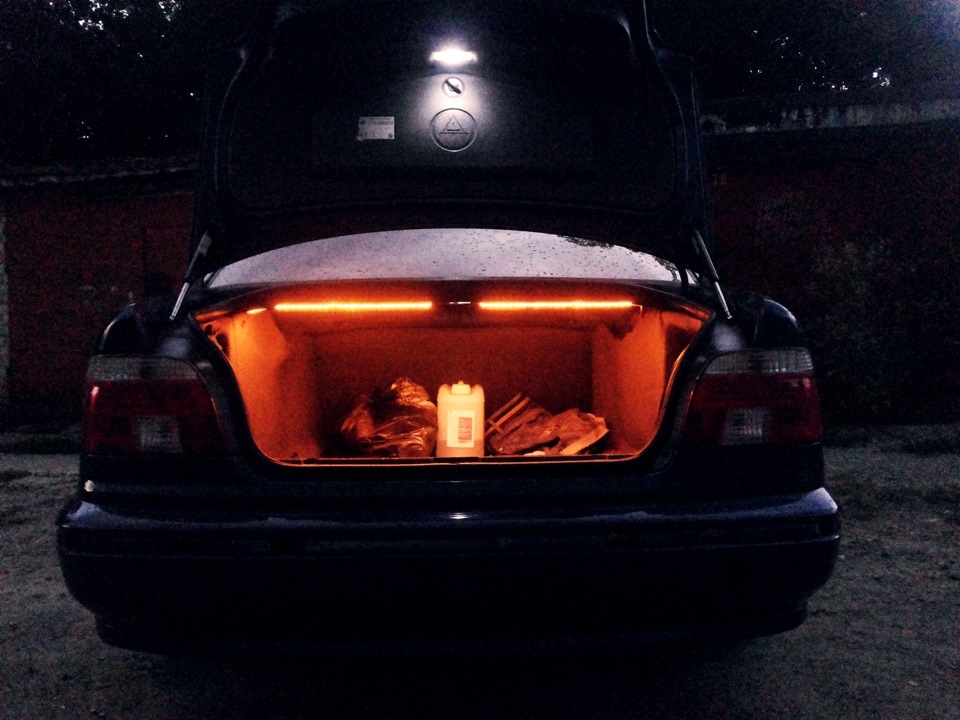 Не работает багажник бмв. BMW e39 багажник. Подсветка багажника BMW e36 Compact. Подсветка багажника BMW e39. Подсветка багажника BMW e30.