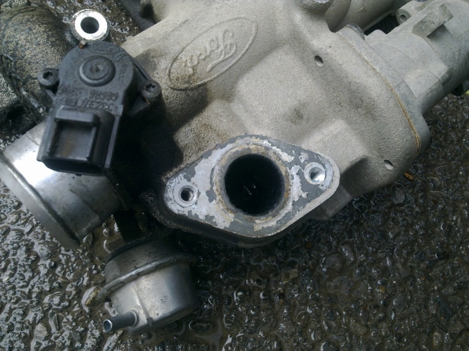 Клапан егр форд транзит 2. 4 2011. Клапан егр форд транзит. Замена егр форд транзит. 2.