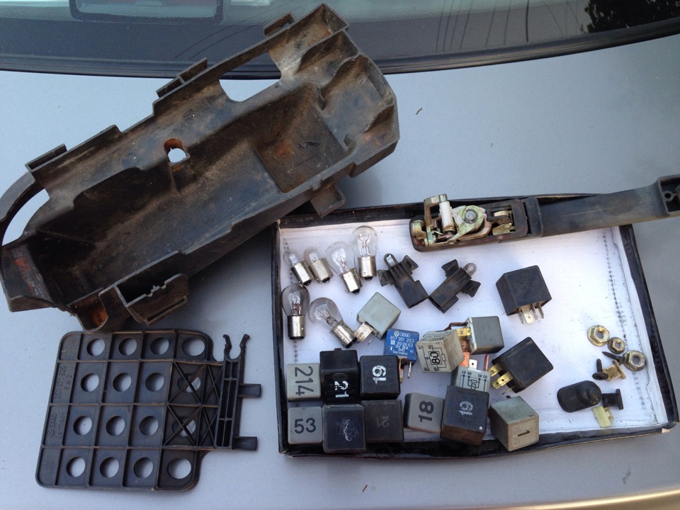 Реле 8200263345 за что отвечает. 832c14cs 960. Реле 8200263345 за что отвечает фото. Реле 8200263345 за что отвечает-832c14cs 960. картинка Реле 8200263345 за что отвечает. картинка 832c14cs 960. 6 лет Пыж уже исправно работает и щёлкает всеми реле.Однако я решил взять про запас по 1 шт. каждого типа.Вскрыв блоки предохранителей увидел следующие типы реле (цены брал с Exist'а):1. Квадратное 5-контактное (зелёное, G.Cartier, 12 В, 35А, без диода), арт. 6547.TX (311 р.); Реле 8200263345 за что отвечает. 832c14cs 960. Реле 8200263345 за что отвечает фото. Реле 8200263345 за что отвечает-832c14cs 960. картинка Реле 8200263345 за что отвечает. картинка 832c14cs 960. 6 лет Пыж уже исправно работает и щёлкает всеми реле.Однако я решил взять про запас по 1 шт. каждого типа.Вскрыв блоки предохранителей увидел следующие типы реле (цены брал с Exist'а):1. Квадратное 5-контактное (зелёное, G.Cartier, 12 В, 35А, без диода), арт. 6547.TX (311 р.);