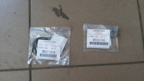 MR523786 КЛИПСА ПЛАСТИКОВАЯ ШАЙБА СТОЙКИ КАПОТА LANCER Mitsubishi ...
