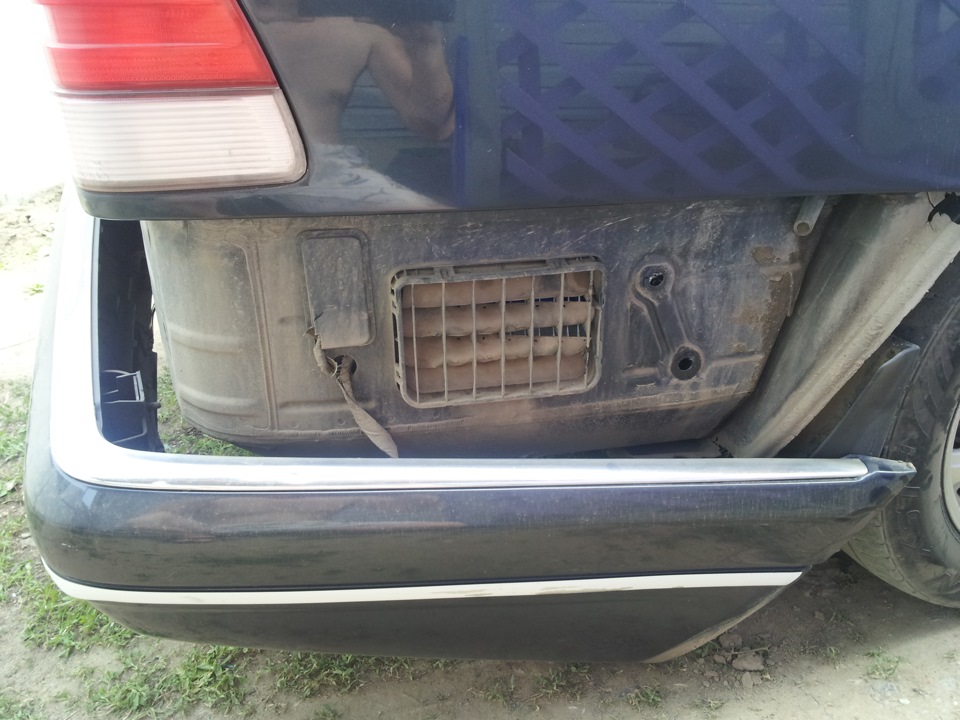 Что то пыли много в багажнике, или как удалялась ржавчина. — Mercedes ...