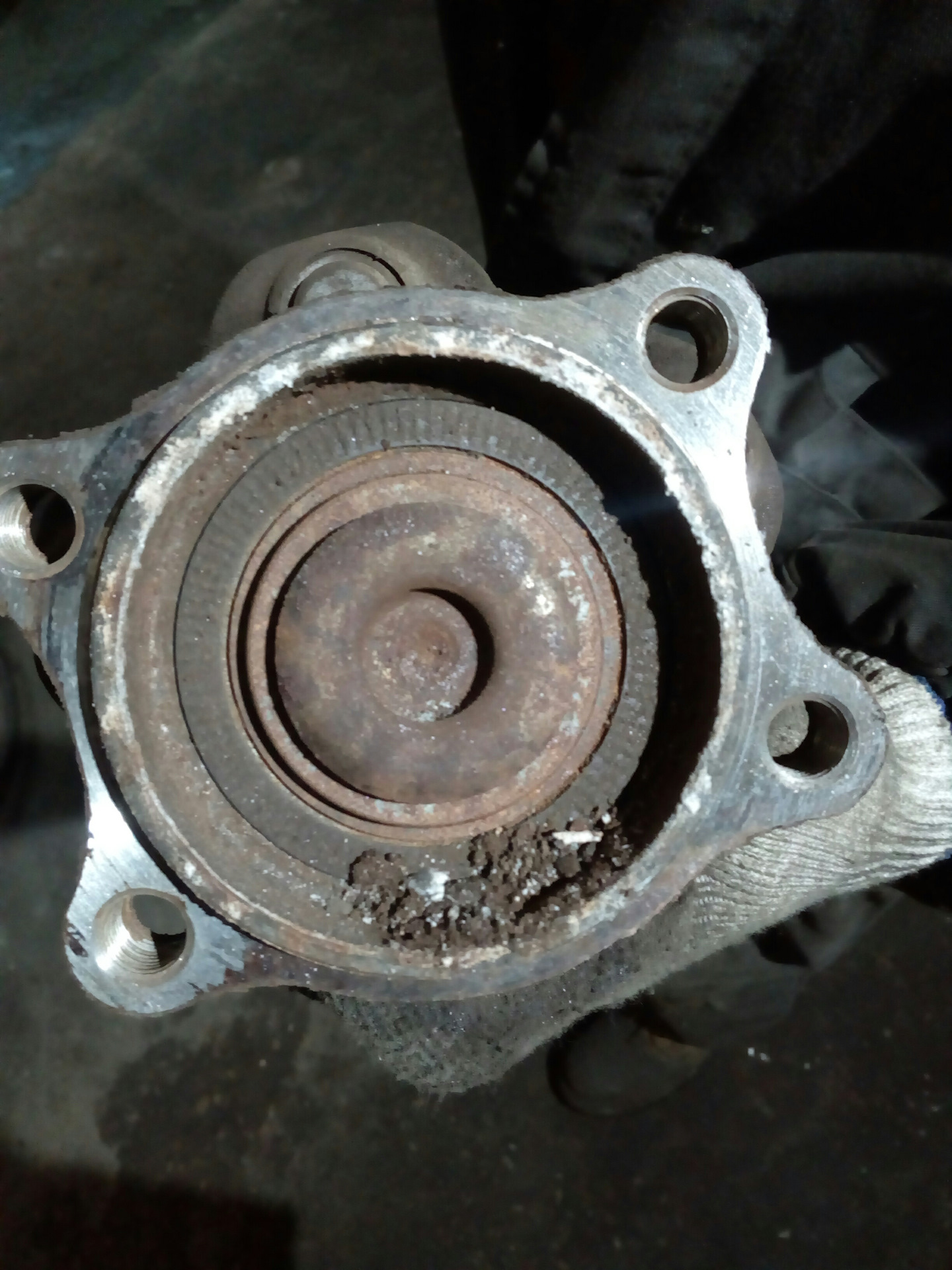 Абс срабатывает на малой скорости на сухом асфальте при замене шруза. Абс срабатывает на малой скорости на сухом асфальте при замене шруза. Причина срабатывания абс на сухом асфальте. Срабатывает абс из за противоскрипных пластин. Задний датчик абс тойота авенсис т250.