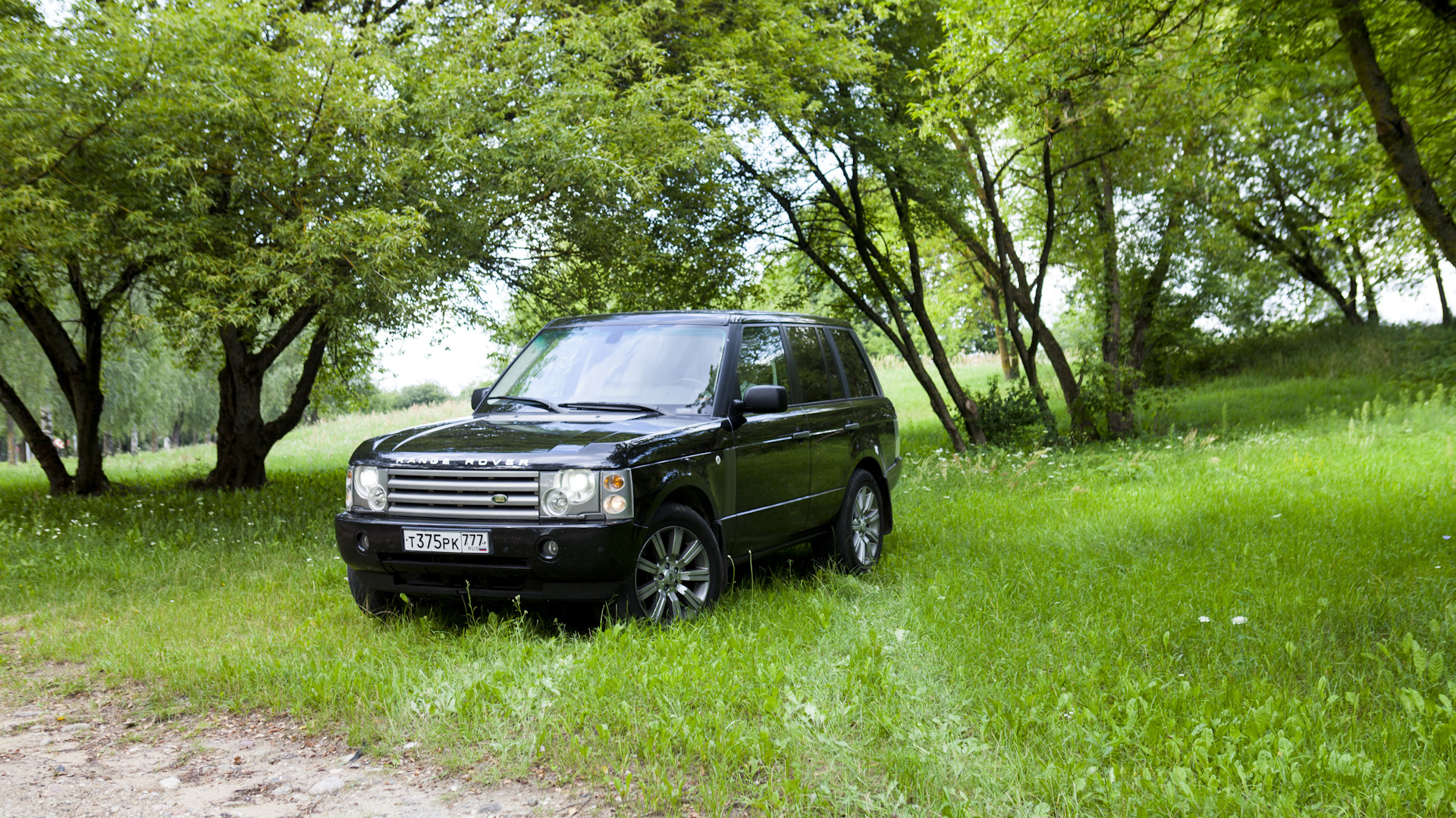 Range rover 4.4 бензин. Range Rover 2004. Рендж Ровер l322 зеленый. Ленд Ровер 2004. Range Rover e419 001 300.