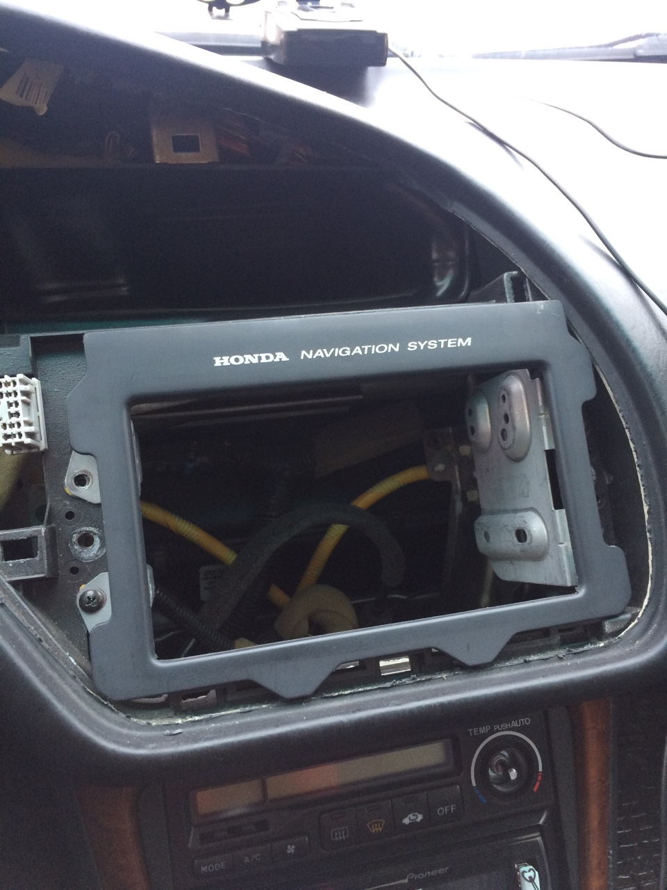 Установка планшета в авто — Honda Accord (6G), 2,2 л, 2002 года ...