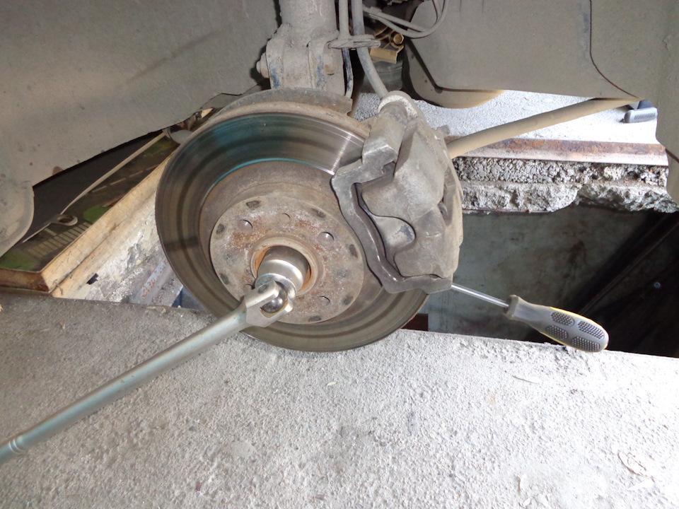 Замена выжимного подшипника без снятия коробки — Lada Гранта (1G), 1,6 ...