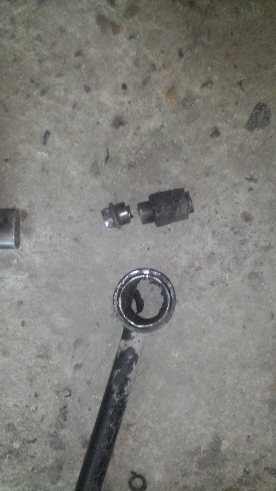 Замена сайлентблоков задних продольных рычагов — Toyota Avensis I, 2 л ...