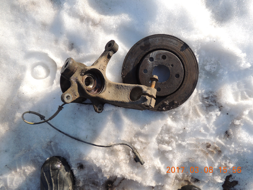 Замена подшипника передней ступицы — Toyota Aygo (1G), 1 л., 2007 года ...