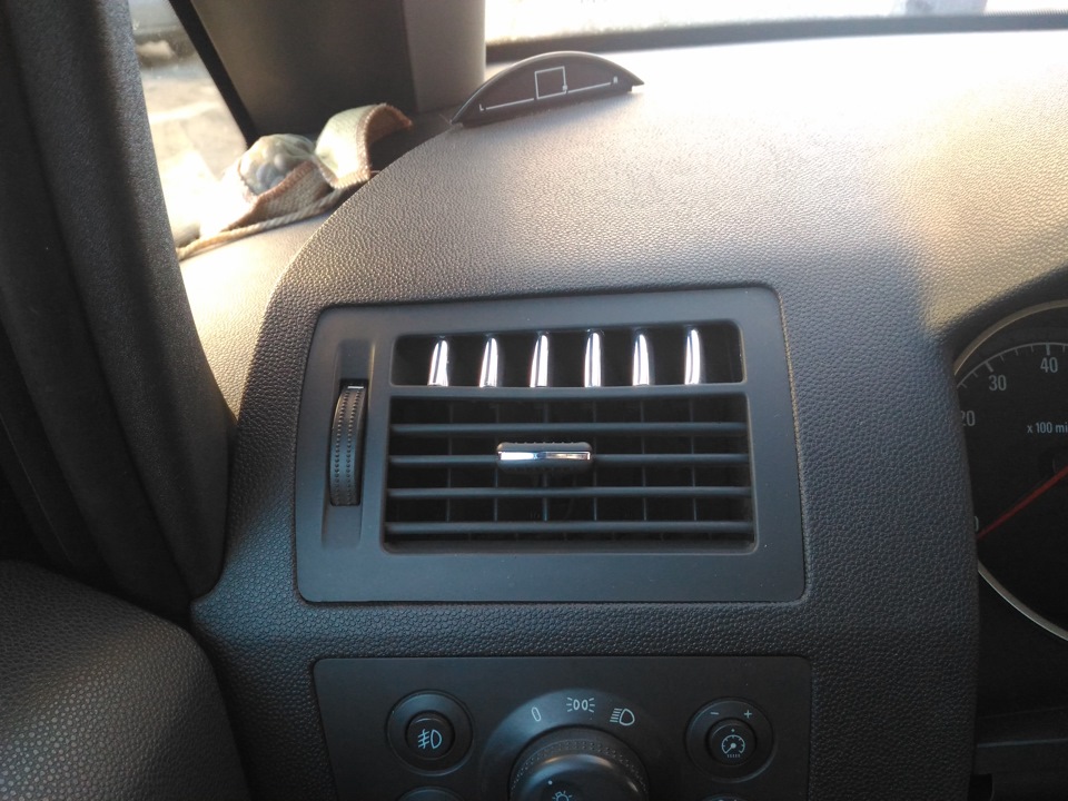 Небольшое декорирование решеток печки — Opel Zafira B, 1,8 л, 2011 года ...