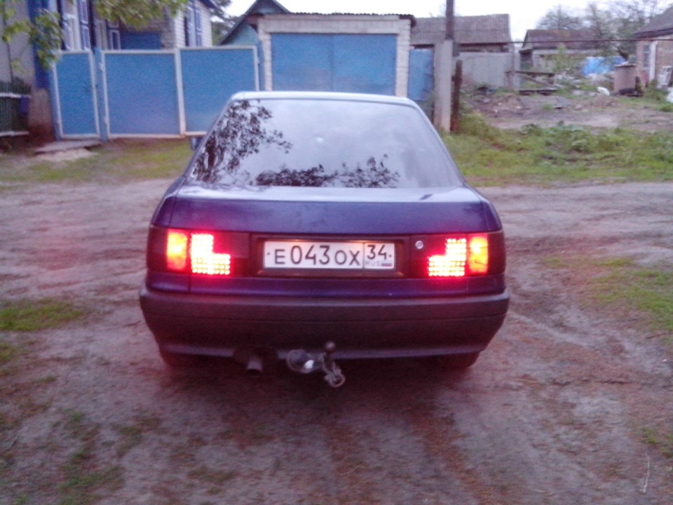 Передние фары AUDI 80