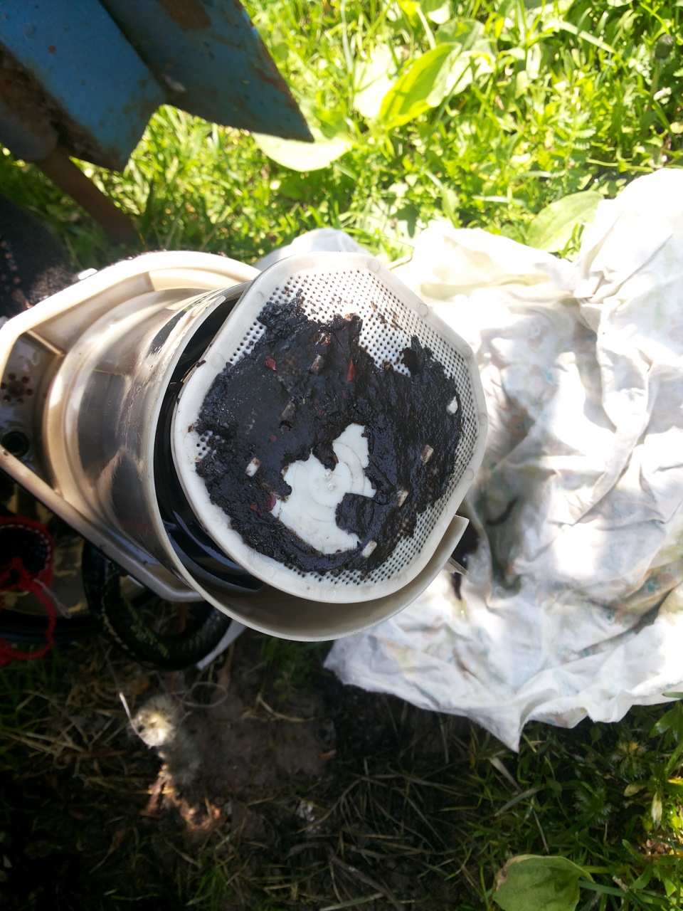 Чистка заборника в баке — Opel Omega B, 2,5 л, 1996 года | своими ...