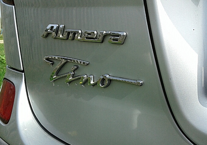 Полечил нить обогрева заднего стекла. — Nissan Almera Tino, 1,8 л, 2000 ...