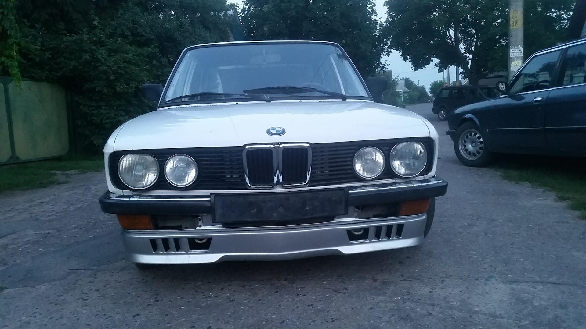 BMW 5 series (E28) 2.8 бензиновый 1986 | Машина Бэтмена на DRIVE2